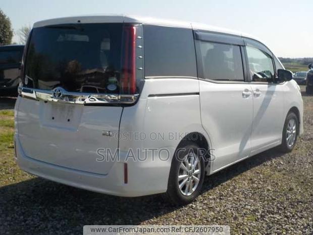 Toyota Noah 1.8 FWD Hybrid (7 seater) 2021 White