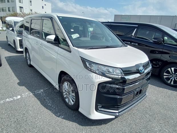 Toyota Noah 2022 White
