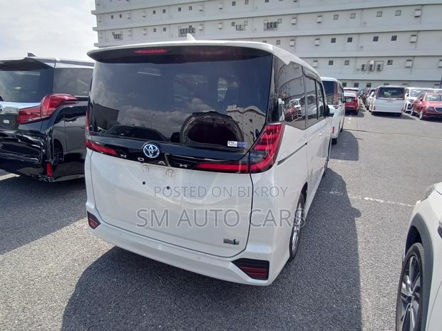 Toyota Noah 2022 White