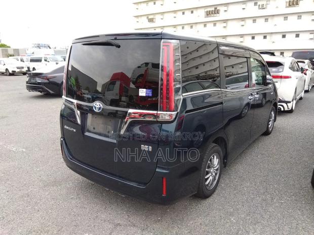 Toyota Esquire 2020 Blue