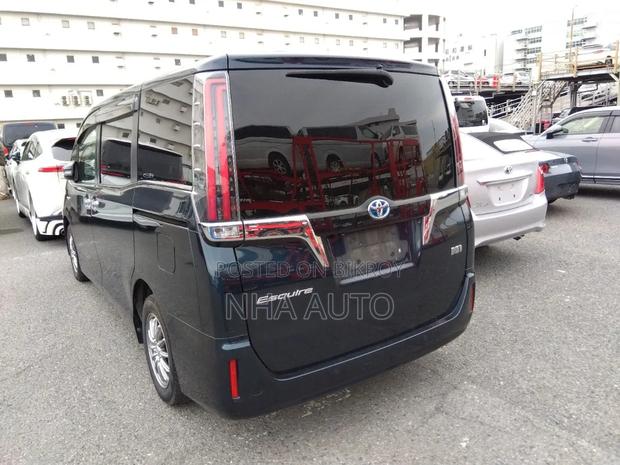Toyota Esquire 2020 Blue