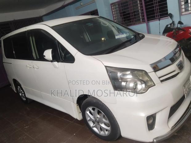 Toyota Noah 2010 Pearl
