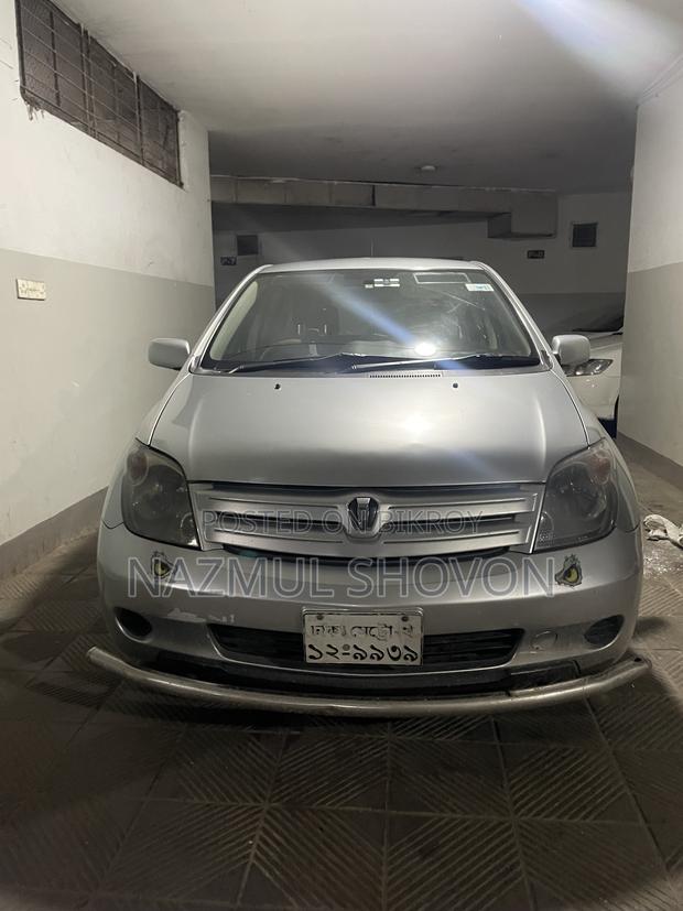 Toyota IST 2002 Silver