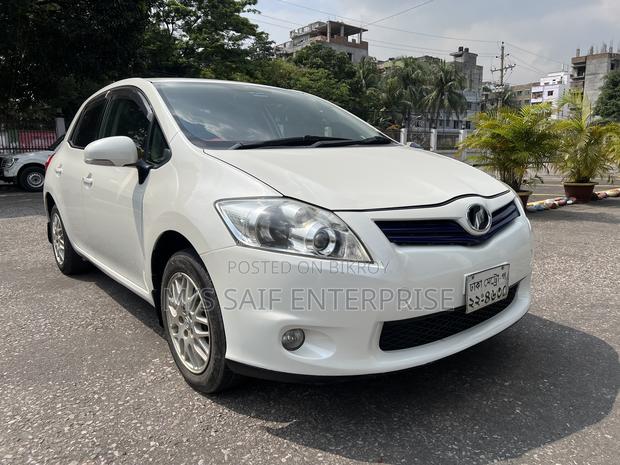 Toyota Auris 2010 Pearl