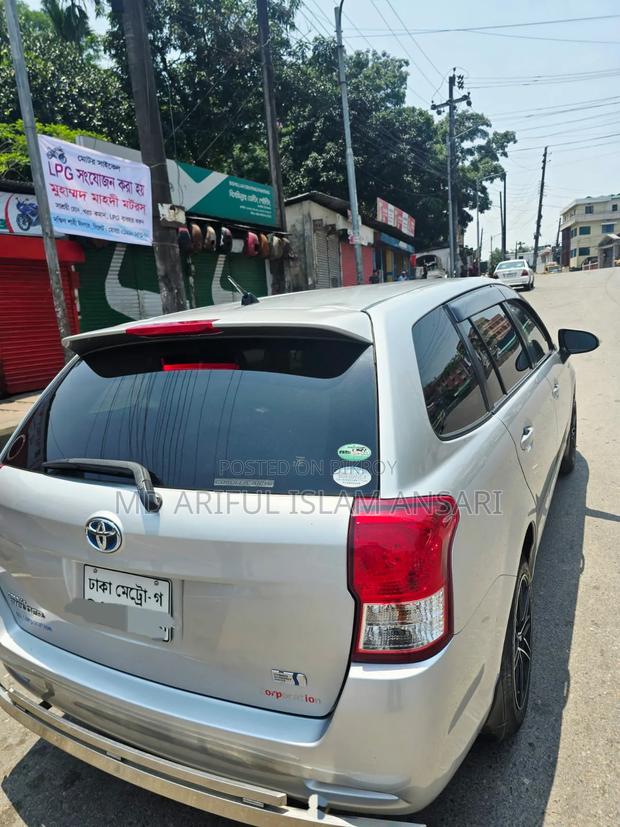 Toyota Corolla Fielder 1.5 Hybrid FWD 2014 Silver