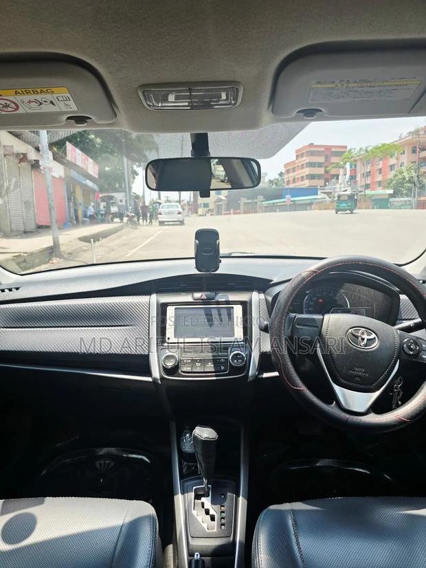 Toyota Corolla Fielder 1.5 Hybrid FWD 2014 Silver