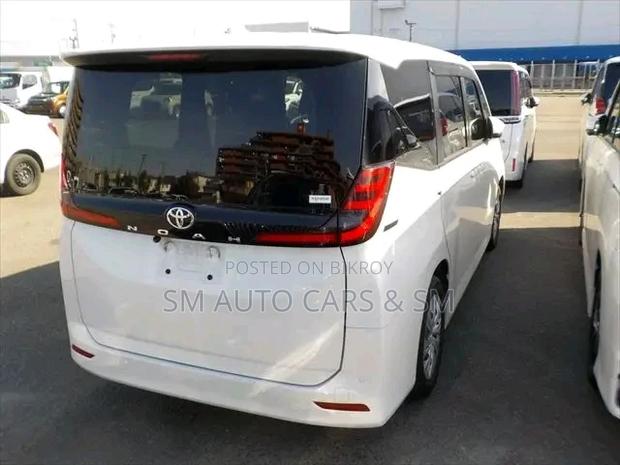 Toyota Noah 2022 Pearl