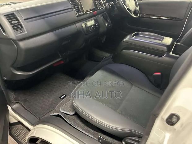 Toyota HiAce 2021 Pearl