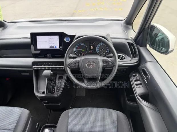 Toyota Noah 2022 Brown