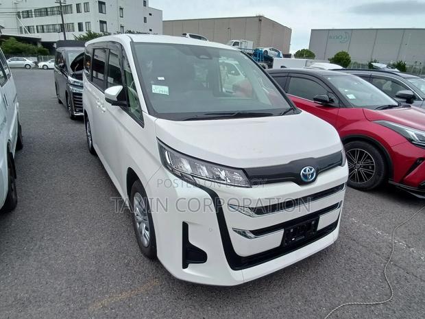 Toyota Noah 2022 Pearl