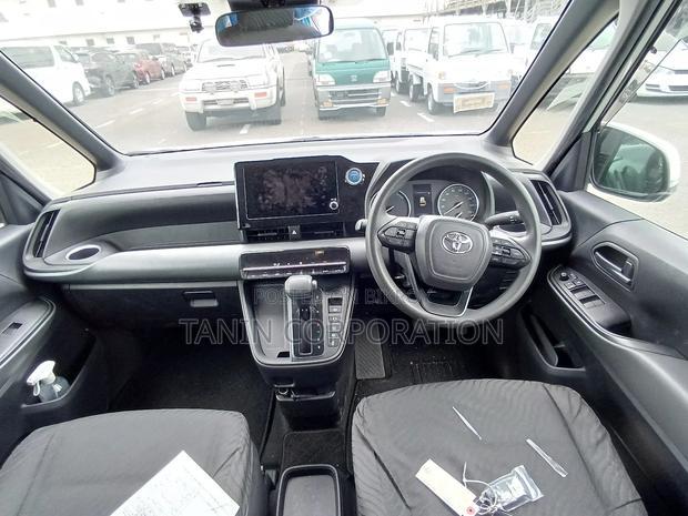 Toyota Noah 2022 Pearl