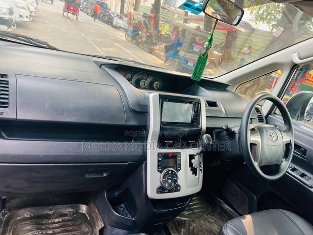 Toyota Noah 2012 Silver