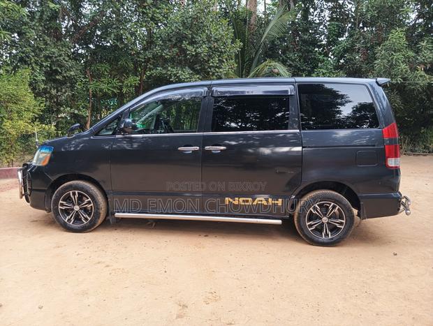 Toyota Noah 2.0 AWD (8 Seater) 2004 Black