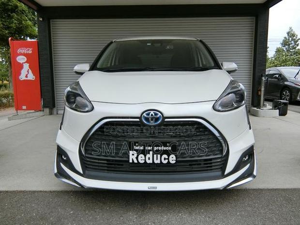 Toyota Sienta 1.5 Hybrid FWD 2021 Pearl