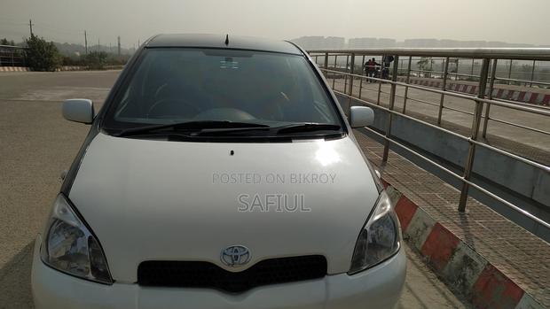 Toyota Vitz 1.5 FWD 5dr 1999 Beige