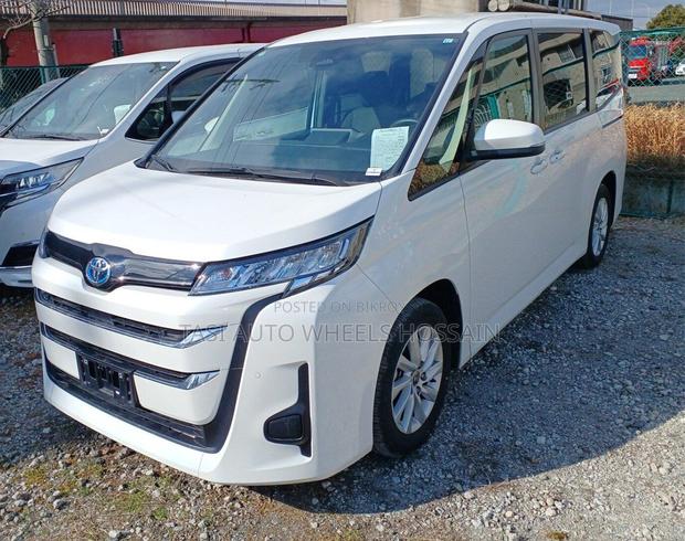 Toyota Noah 2022 White