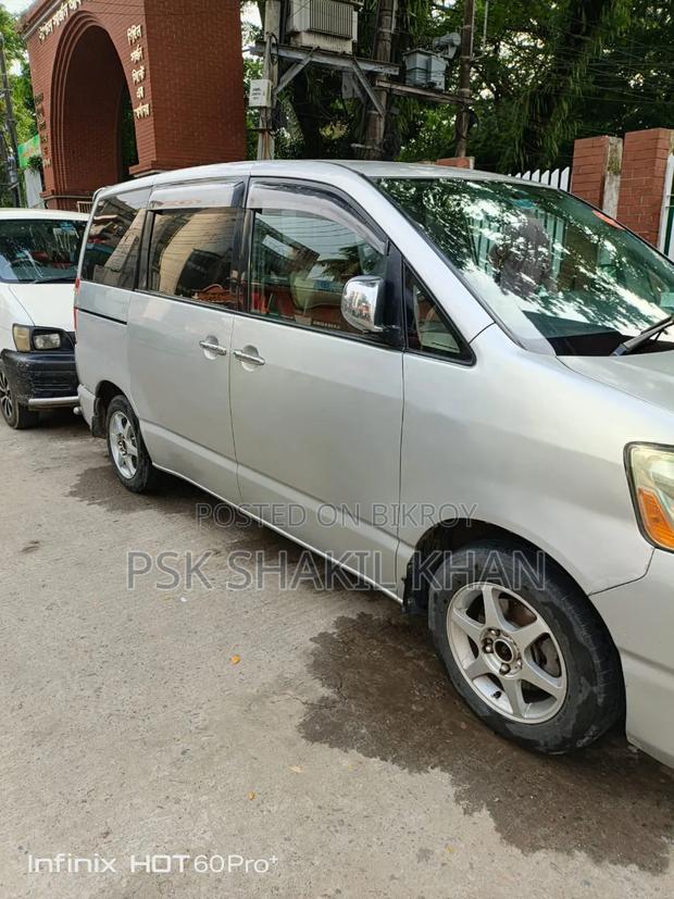 Toyota Noah 2.0 AWD (8 Seater) 2005 Silver