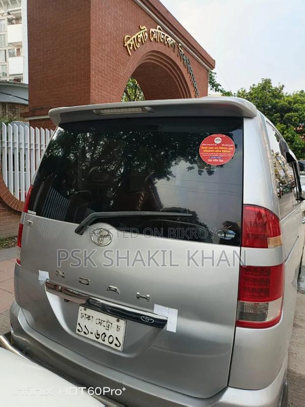 Toyota Noah 2.0 AWD (8 Seater) 2005 Silver