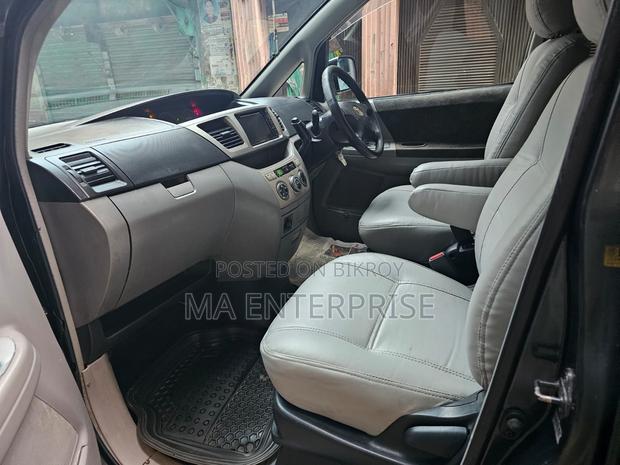 Toyota Noah 2002 Black