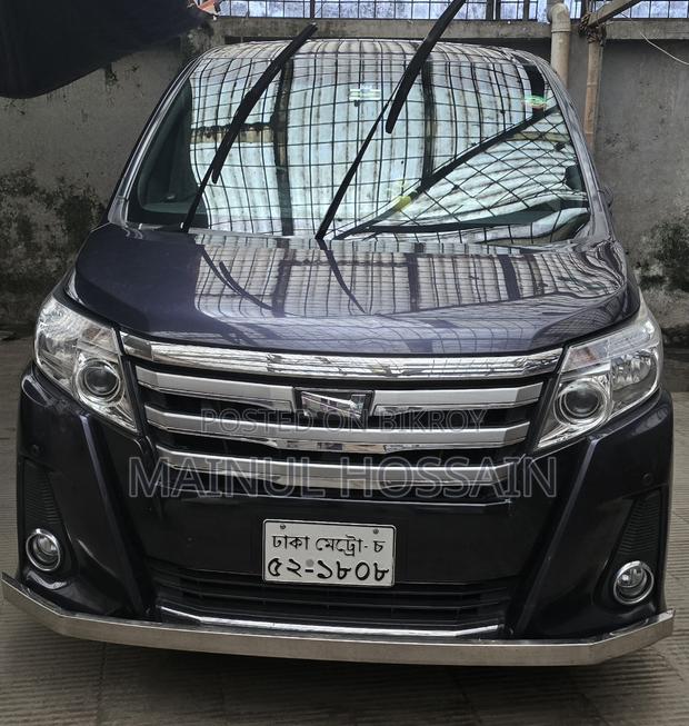 Toyota Noah 2015 Gray