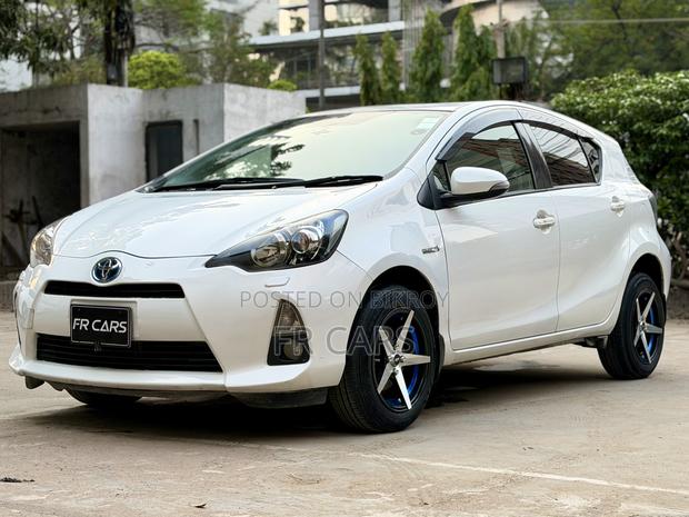 Toyota Aqua 2013 Pearl