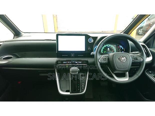 Toyota Noah 2022 Pearl