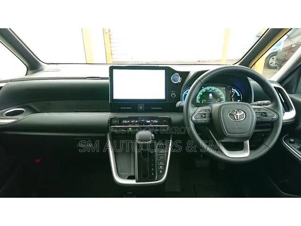 Toyota Noah 2022 Pearl