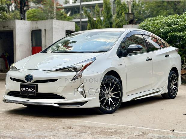 Toyota Prius Four Touring 2018 Pearl