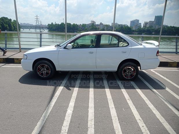 Nissan Sunny 2004 White