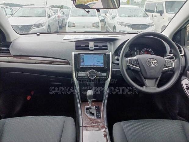 Toyota Premio 2021 Silver