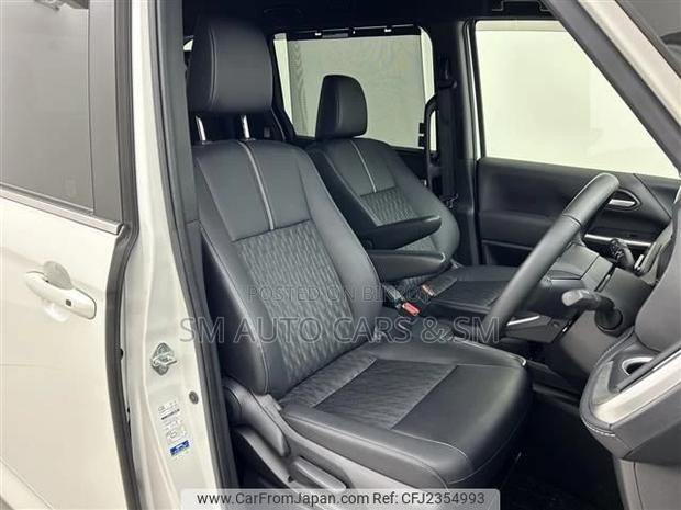 Toyota Noah 2022 Pearl