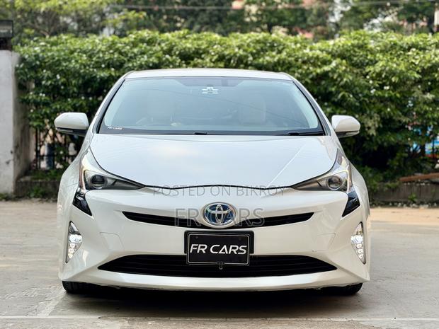 Toyota Prius 4dr Hatchback (1.8L 4cyl Gas/Electric Hybrid CVT) 2016