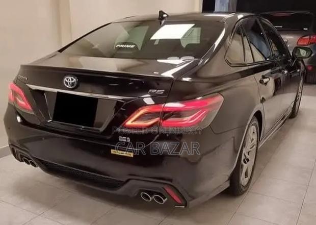 Toyota Crown 2018 Black