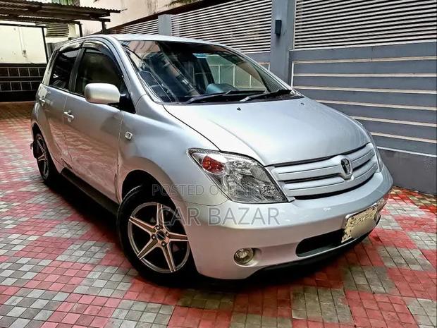 Toyota IST 2004 Silver