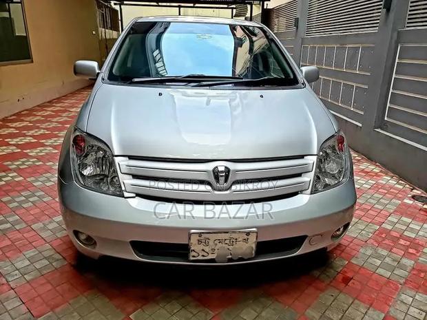 Toyota IST 2004 Silver