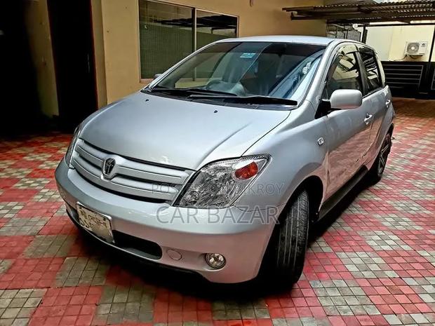 Toyota IST 2004 Silver
