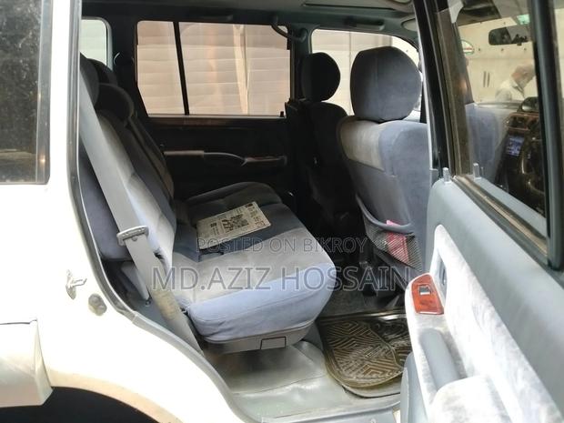 Toyota Land Cruiser Prado 2000 Off White