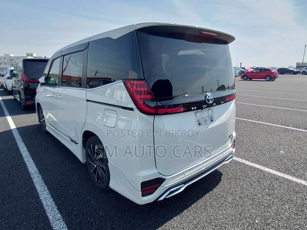 Toyota Noah 2022 Pearl