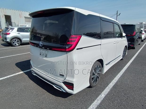 Toyota Noah 2022 Pearl