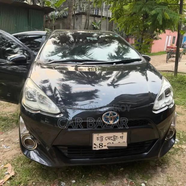 Toyota Aqua 2017 Black