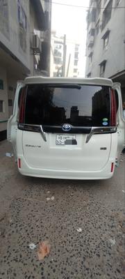 Toyota Esquire 2017 Pearl for sale