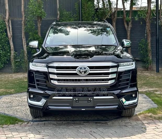 Toyota Land Cruiser LC300 2023 Black