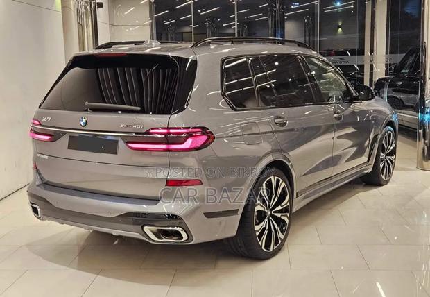 BMW X7 xDrive40i AWD 2024 Gray