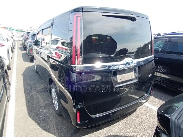 Toyota Noah 1.8 FWD Hybrid (7 Seater) 2021 Black