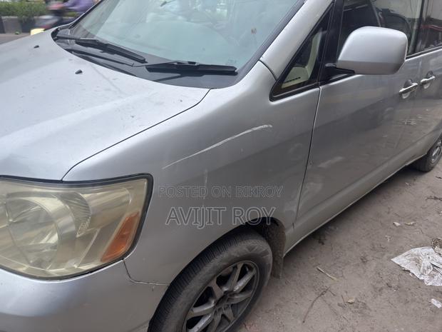 Toyota Noah 2003 Silver