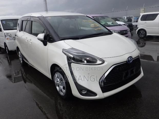 Toyota Sienta 1.5 Hybrid FWD 2021 Pearl