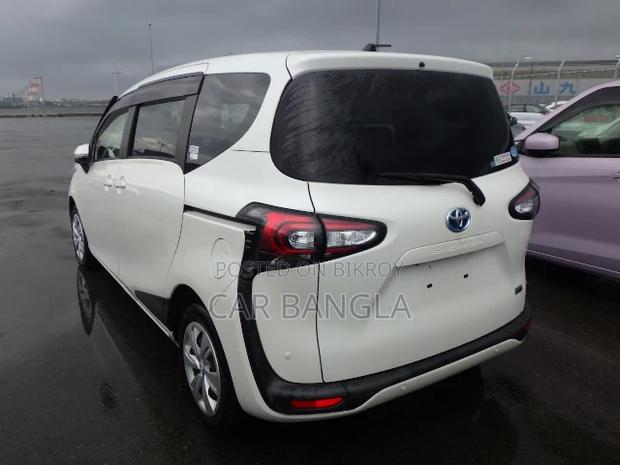 Toyota Sienta 1.5 Hybrid FWD 2021 Pearl