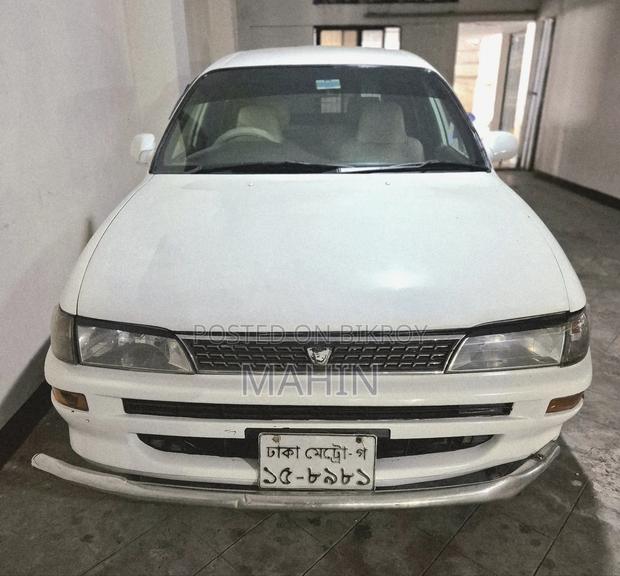 Toyota Corolla 1999 White