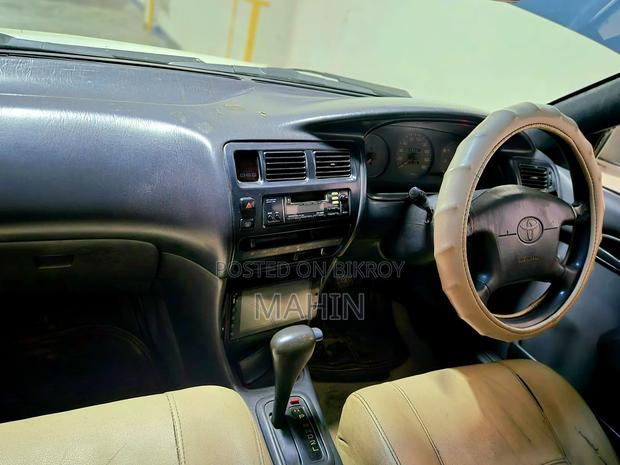 Toyota Corolla 1999 White