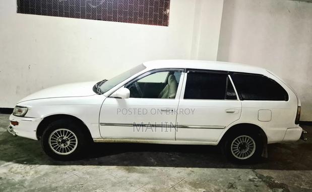 Toyota Corolla 1999 White